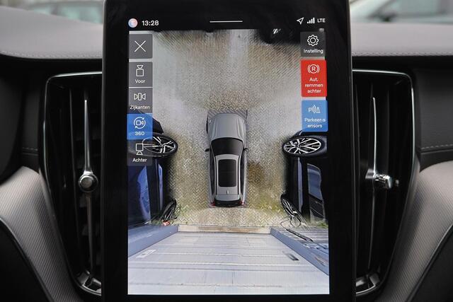 Volvo XC60 T8 Recharge AWD Ultra Black Edition - Panorama/schuifdak - IntelliSafe Assist & Surround - 360º Camera - Harman/Kardon audio - Adaptieve LED koplampen - Verwarmde voorstoelen, stuur & achterbank - Parkeersensoren voor & achter - Elektr. bedienb. voorstoel