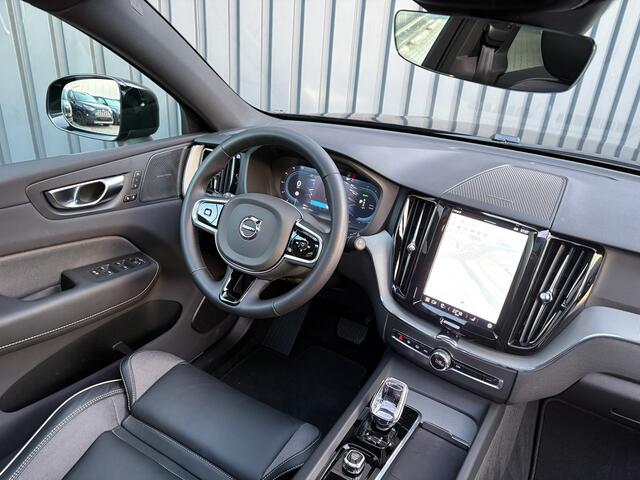 Volvo XC60 2.0 T6 Plug-in hybrid AWD Plus Dark | 360 Camera | Harman/Kardon | Trekhaak | Panodak | Dodehoek sensoren | Prijs Rijklaar!!