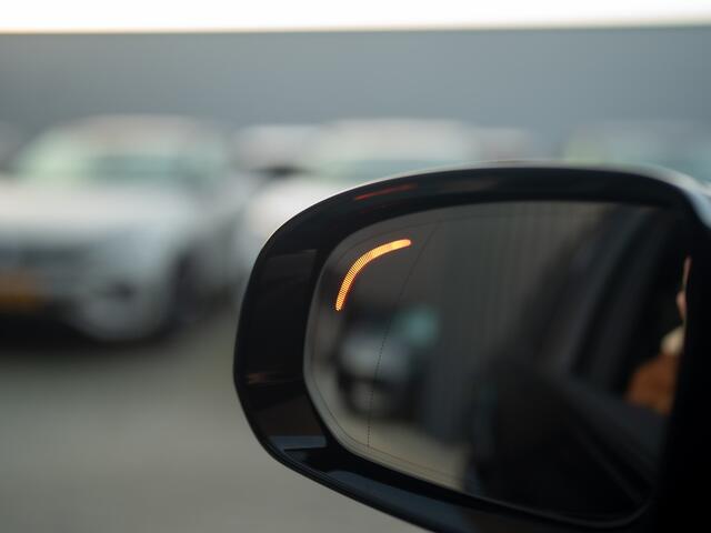 Volvo XC60 2.0 T6 Plug-in hybrid AWD Plus Dark | 360 Camera | Harman/Kardon | Trekhaak | Panodak | Dodehoek sensoren | Prijs Rijklaar!!