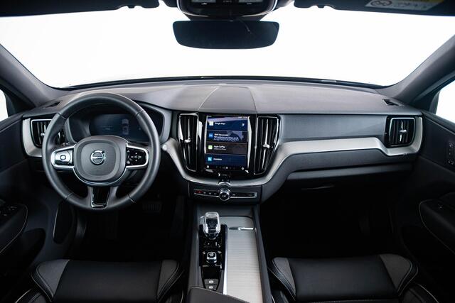 Volvo XC60 2.0 T8 Plug-in hybrid AWD Plus Dark Panoramadak - Adaptieve Cruise Control - 360° Surround View - Stoelverwarming achter/voor - Stuurwielverwarming - Keyless Drive - Ambienteverlichting uitgebreid -