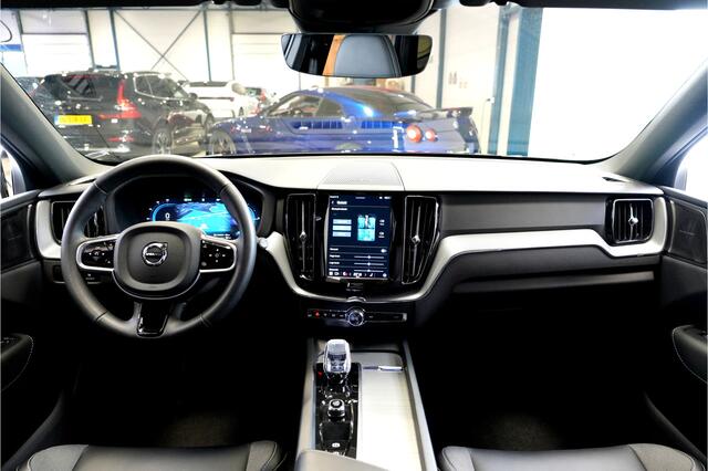 Volvo XC60 2.0 T8 AWD 335kW/456pk Aut8 Plug-in hybrid Plus Black Edition PANORAMADAK + HARMAN/KARDON + ADAPT.CRUISE + GOOGLE DASH + LANE ASSIST + STOELVERWARMING V&A + MATRIX LED-KOPLAMPEN + STUURVERWARMING + 360 CAMERA + PARKSENSOREN V&A + 21" LM-VELGEN!