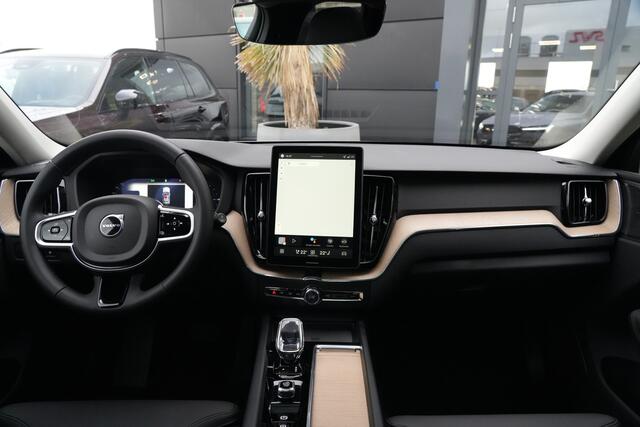 Volvo XC60 2.0 T8 Plug-in hybrid AWD MY26 Plus Dark 455pk Panoramadak/HarmanKardon/Trekhaak