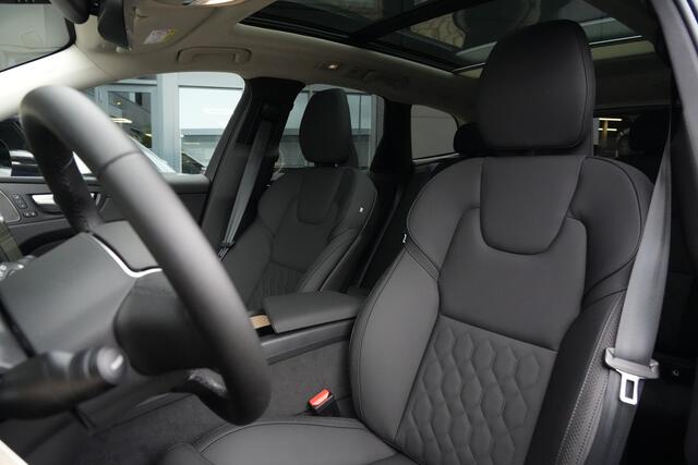 Volvo XC60 2.0 T8 Plug-in hybrid AWD MY26 Plus Dark 455pk Panoramadak/HarmanKardon/Trekhaak
