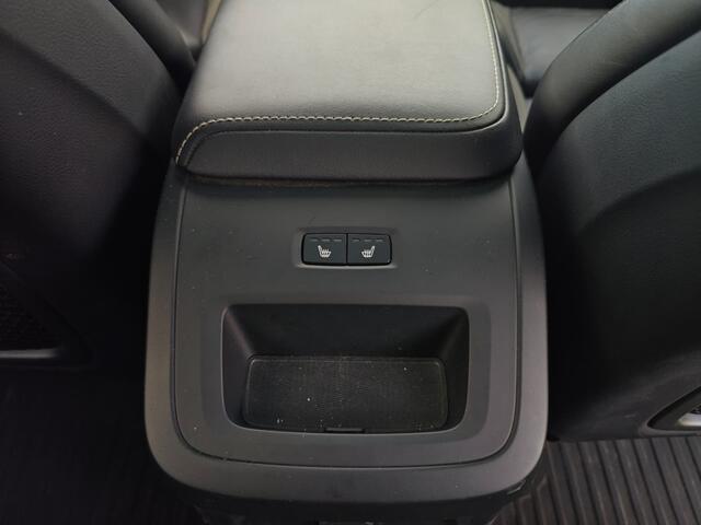 Volvo XC60 Recharge T6 AWD R-Design | Rijklaarprijs | Trekhaak | Pano dak |