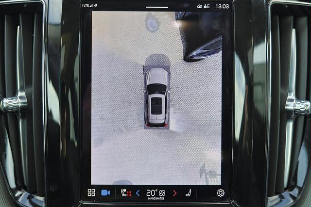 Volvo XC60 T6 Recharge AWD Ultra Dark - Panorama/schuifdak - IntelliSafe Assist & Surround - 360º Camera - Harman/Kardon audio - Adaptieve LED koplampen - Verwarmde voorstoelen, stuur & achterbank - Parkeersensoren voor & achter - Elektr. bedienb. voorstoelen met ge