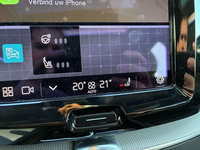 Volvo XC60 2.0 B5 R-Design | Harman Kardon Audio | Panoramadak | Head-up Display | Trekhaak | Achteruitrijcamera | Standkachel | BLIS | Navigatie | Apple Carplay | Android Auto | Sportstoelen | Elektrisch Verstelbare Voorstoelen | Stoelverwarming