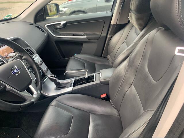 Volvo XC60 2.4 D5 AWD Polar+ / Trekhaak / Panoramadak / Camera / Leder / 18'' / Navigatie / Stoelverwarming / Cruise Control