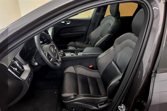 Volvo XC60 2.0 T8 AWD 287kW/390pk Aut8 Plug-in hybrid Ultimate Dark LUCHTVERING + HARMAN/KARDON + PANORAMADAK + EL.TREKHAAK + 360 CAMERA + PILOT ASSIST + HEAD-UP + ADAPT.CRUISE + LANE ASSIST + PARKSENSOREN V&A + 21" LM-VELGEN!!