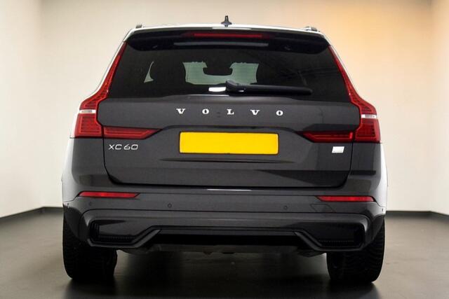 Volvo XC60 2.0 T8 AWD 287kW/390pk Aut8 Plug-in hybrid Ultimate Dark LUCHTVERING + HARMAN/KARDON + PANORAMADAK + EL.TREKHAAK + 360 CAMERA + PILOT ASSIST + HEAD-UP + ADAPT.CRUISE + LANE ASSIST + PARKSENSOREN V&A + 21" LM-VELGEN!!