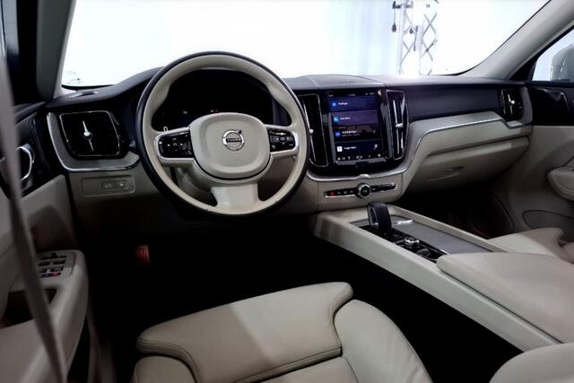 Volvo XC60 2.0 T8 AWD 335kW/456pk Plug-in hybrid Plus Bright PANORAMADAK + HARMAN/KARDON + EL.TREKHAAK + ADAPT.CRUISE + PILOT ASSIST + BLIS + HEAD-UP DISPLAY + STOEL-&STUURVERWARMING + 360 CAMERA + HEAD-UP DISPLAY + PARKSENSOREN V&A + 20" LM-VELGEN!!