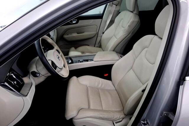 Volvo XC60 2.0 T8 AWD 335kW/456pk Plug-in hybrid Plus Bright PANORAMADAK + HARMAN/KARDON + EL.TREKHAAK + ADAPT.CRUISE + PILOT ASSIST + BLIS + HEAD-UP DISPLAY + STOEL-&STUURVERWARMING + 360 CAMERA + HEAD-UP DISPLAY + PARKSENSOREN V&A + 20" LM-VELGEN!!