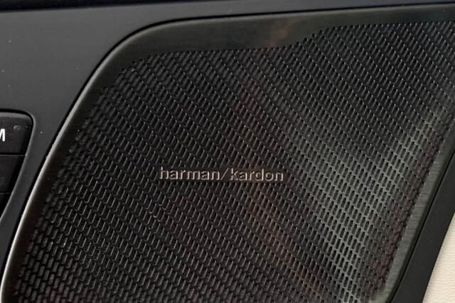 Volvo XC60 2.0 T8 AWD 335kW/456pk Plug-in hybrid Plus Bright PANORAMADAK + HARMAN/KARDON + EL.TREKHAAK + ADAPT.CRUISE + PILOT ASSIST + BLIS + HEAD-UP DISPLAY + STOEL-&STUURVERWARMING + 360 CAMERA + HEAD-UP DISPLAY + PARKSENSOREN V&A + 20" LM-VELGEN!!