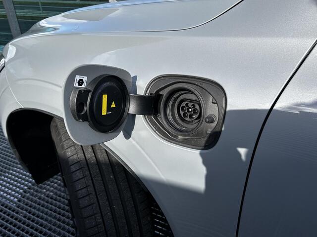 Volvo XC60 2.0 T6 Plug-in hybrid AWD Plus Dark Automaat, Panorama dak, Premium sound-Harman-Kardon, Electr. stoelen voor, 21 inch velgen, Luchtvering, Parkeer camera 360Gr.