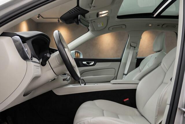 Volvo XC60 T6 Recharge PHEV AWD 350PK Long Range | Pano | Leder | Trekhaak