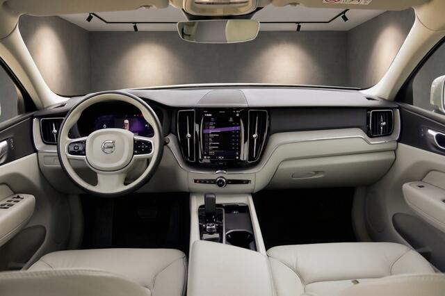 Volvo XC60 T6 Recharge PHEV AWD 350PK Long Range | Pano | Leder | Trekhaak