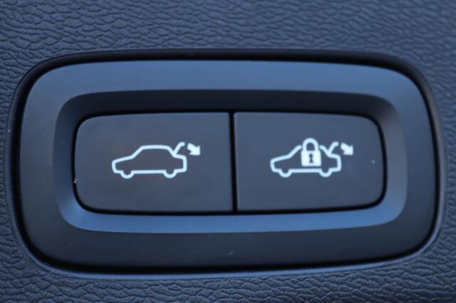 Volvo XC60 T6 Recharge PHEV AWD 350PK Long Range | Pano | Leder | Trekhaak