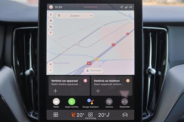 Volvo XC60 T6 Recharge AWD Core - IntelliSafe Assist & Surround - Parkeercamera achter - Verwarmde voorstoelen, stuur & achterbank - Parkeersensoren voor & achter - Draadloze tel. lader - Extra getint glas - 18' LMV