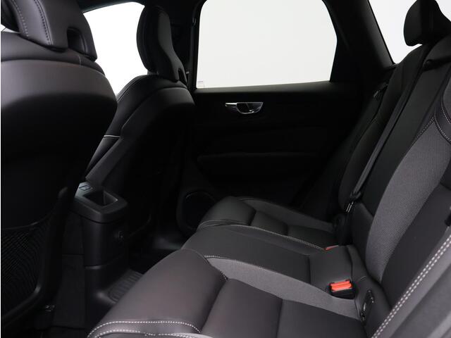 Volvo XC60 T6 AWD Plug-in hybrid Plus Black Edition / 360 camera / Lightning pack / Stoel+stuur+achterbankverwarming / Elektr. bed. stoelen / Harman Kardon