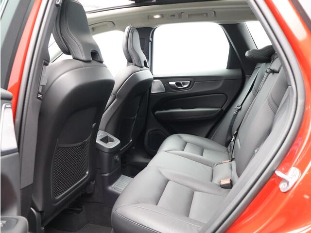 Volvo XC60 T6 350PK Plug-in hybrid AWD Ultimate Dark / Bowers & Wilkins / Luchtvering / Trekhaak / Head Up / Panoramisch Dak / Adaptieve Full Led / 360gr Camera /