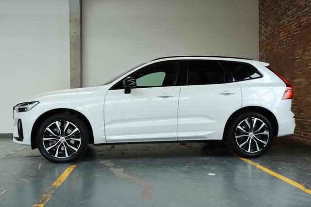 Volvo XC60 B5 Plus Dark | Semi Electrische Bedienbare Trekhaak | 1ste Eigenaar | Harman Kardon Premium Audio | Panoramadak | 20'' Lichtmetalen velgen | Elektrisch glazen schuifdak | Parkeercamera | Parkeersensoren voor + achter | Nappa Lederen bekleding |