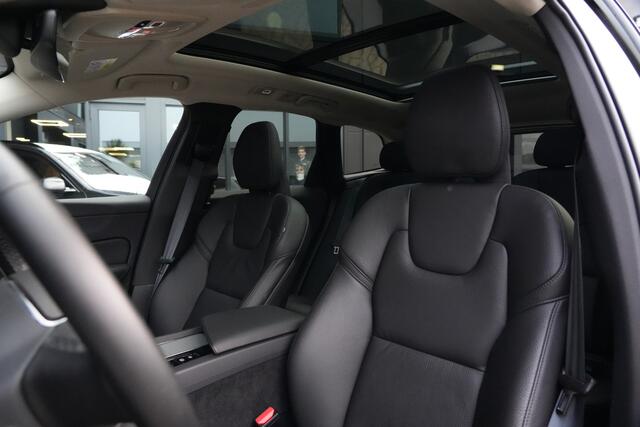 Volvo XC60 2.0 T8 Plug-in hybrid AWD Plus Dark 455pk Panoramadak/HarmanKardon/360Camera