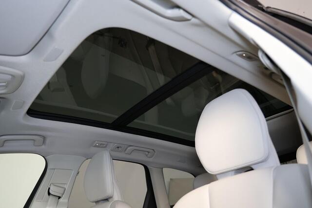 Volvo XC60 T6 Recharge AWD Ultimate Dark - Panorama/schuifdak - IntelliSafe Assist & Surround - 360º Camera - Harman/Kardon audio - Adaptieve LED koplampen - Verwarmde voorstoelen, stuur & achterbank - Parkeersensoren voor & achter - Elektr. bedienb. voorstoelen met