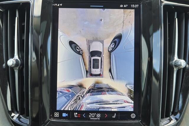 Volvo XC60 T6 Recharge AWD Ultimate Dark - Panorama/schuifdak - IntelliSafe Assist & Surround - 360º Camera - Harman/Kardon audio - Adaptieve LED koplampen - Verwarmde voorstoelen, stuur & achterbank - Parkeersensoren voor & achter - Elektr. bedienb. voorstoelen met