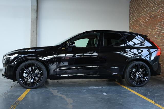 Volvo XC60 T6 Automaat Plug-in hybrid AWD Plus Black Edition | Luchtvering | Head-Up Display | Schuif/Kantel-Panoramadak | Harman Kardon Premium Audio | 21 inch Lichtmetalen Wielen | Volvo Guard Alarm |