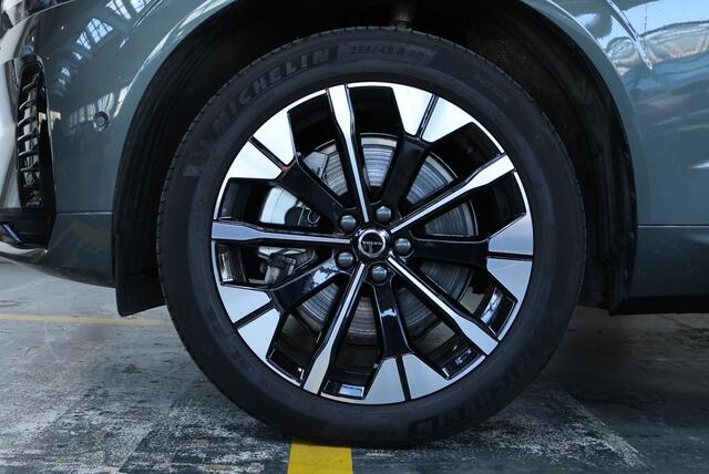 Volvo XC60 T6 Plug-in hybrid AWD Plus | Verwarmbare voorstoelen | Verwarmbaar stuurwiel | Verwarmbare achterbank | Panoramadak | Rondom zichtcamera | 20 inch Lichtmetalen velgen | Alarmklasse 3