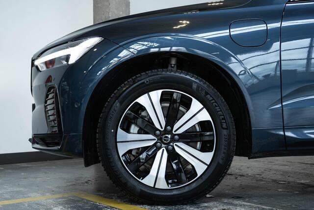 Volvo XC60 T6 Plug-in hybrid AWD Plus Dark | Adaptive cruise control | 360° parkeercamera | BLIS | Wegklapbare trekhaak | Panoramadak | Stoel en stuurwielverwarming | Lederen bekleding | Google infotainment | Parkeersensoren voor + achter