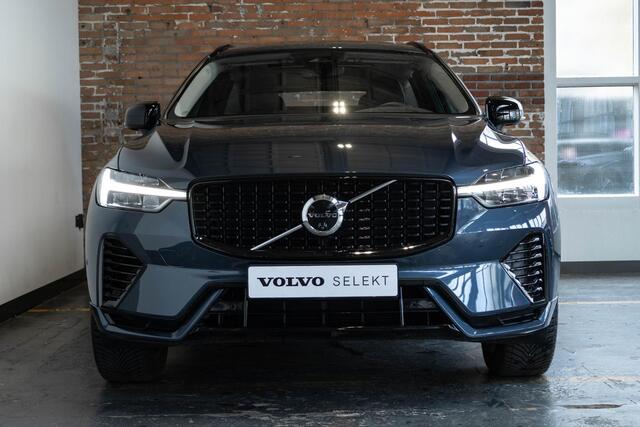 Volvo XC60 T6 Plug-in hybrid AWD Plus Dark | Adaptive cruise control | 360° parkeercamera | BLIS | Wegklapbare trekhaak | Panoramadak | Stoel en stuurwielverwarming | Lederen bekleding | Google infotainment | Parkeersensoren voor + achter