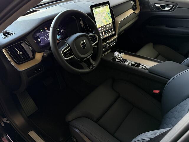Volvo XC60 2.0 T6 AWD ULTRA DARK NIEUWE AUTO ELEK.TREKHAAK HARMAN KARDON HEADUP 360.CAM LEER SCHUIFDAK PHEV Plug in Hybrid ? Top Auto's Wijchen , Altijd een Ruim aanbod van Volvo's i BUSINESS / CORE / BRIGHT / DARK / ULTRA DARK / PLUS DARK / BLACK EDITION / ESSEN