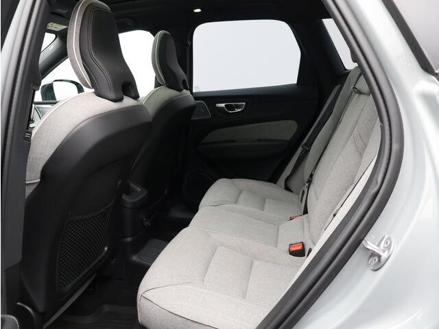 Volvo XC60 2.0 T8 Plug-in hybrid AWD Ultra Dark Automaat / Panoramadak / Bowers & Wilkins audio / 21" velgen / Trekhaak / Gelaagde ramen / Privacy Glass / 360* camera