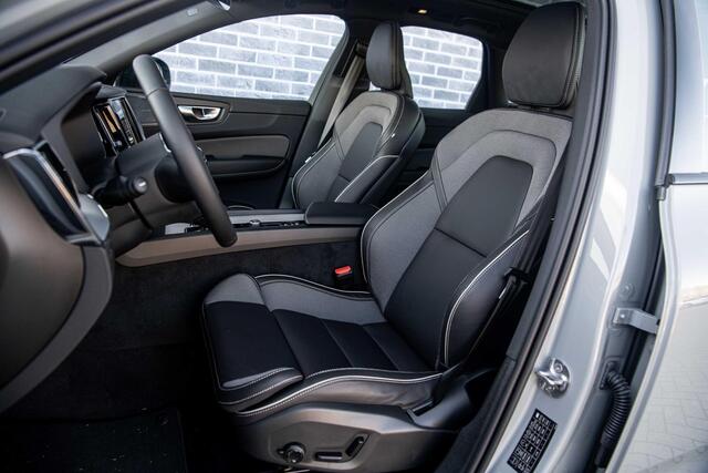 Volvo XC60 2.0 T6 Plug-in hybrid AWD Plus Dark | PHEV | 360 Graden Camera | Panoramadak | Harman Kardon Audio | Sportstoelen | Elektrisch Verstelbare Voorstoelen | BLIS | Navigatie | Apple Carplay | Android Auto