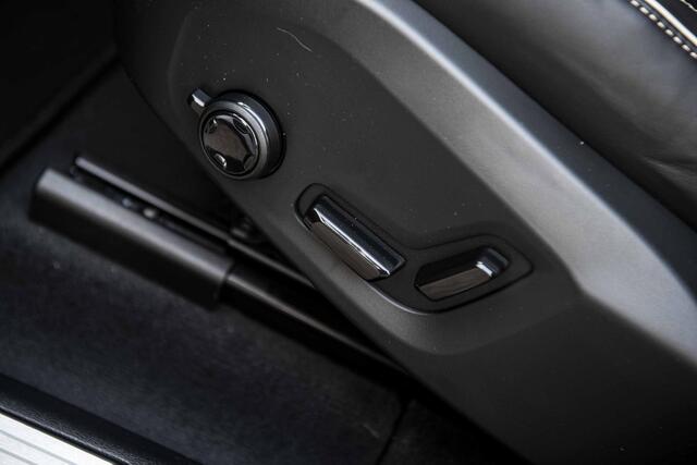 Volvo XC60 2.0 T6 Plug-in Hybrid AWD Plus Black Edition | PHEV | 360 Graden Camera | Panoramadak | Head-up Display | Trekhaak | Keyless Entry | Lichtmetalen Velgen 21 inch | Elektrische Achterklep | Cruise Control Adaptief | BLIS | Navigatie