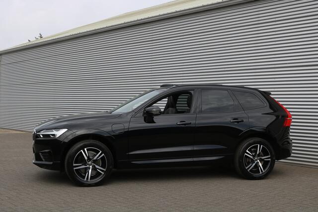 Volvo XC60 2.0 T8 Twin Engine AWD R-Design (Pano Sportleder/Memory/Ventilatie/Massage Carplay Navi/360Camera Blis HarmanKardon Standkachel Full-Led PrivacyGlass)