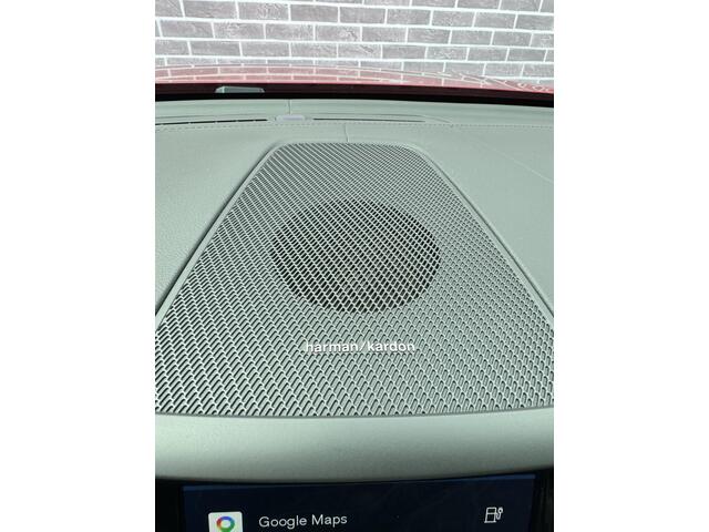 Volvo XC60 2.0 T8 Plug-in hybrid AWD R-Design | Long Range | Trekhaak | Elektrisch verstelbare bestuurders stoel | Panorama dak | 21" velgen | Adaptieve Cruis control | Harman & Kardon | Stoel/stuur verwarming | Achterbank verwarming | Camera |