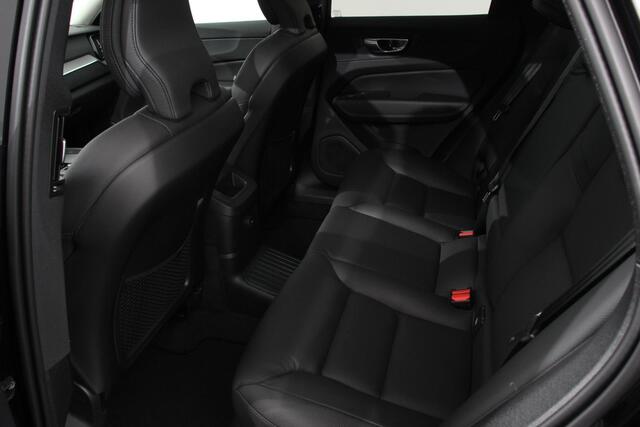 Volvo XC60 2.0 T6 Plug-in hybrid AWD Plus Dark Leder Navigatie Google Harman Kardon Panorama dak Lichtmetalen Velgen 19" Dab Stoelverwarming Camera Led