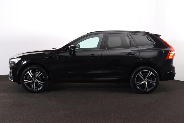 Volvo XC60 B5 250pk R-Design - Intellisafe Assist - Bowers & Wilkins audio - Geventileerd Nappa leder - Elektr. bedienb. voorstoelen met geheugen - Verwarmbare voorstoelen & stuurwiel - Achteruitrijcamera - Parkeersensoren voor & achter - Adaptieve LED koplampen - E