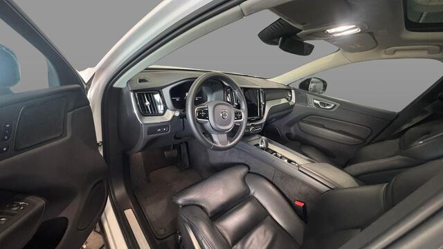 Volvo XC60 2.0 T6 Plug-in Hybrid AWD Plus Dark | Google | Long Range | 360 Camera | Zitverlenging | Lederen Bekleding | Getint Glas | Adaptieve Cruise Control | Stoel-/Stuur-/Voorruit Verwarming | Harman Kardon Audio | Stoelverwarming Achter | 21" LM