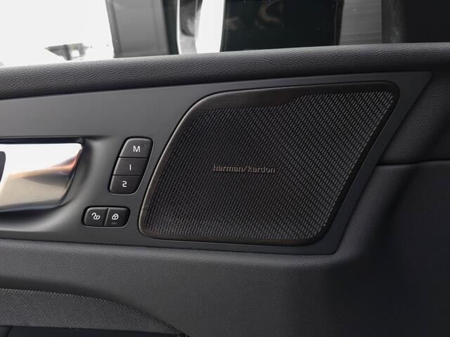 Volvo XC60 2.0 T6 Plug-in hybrid AWD All Black | All Black | PANO | 20"| H&K | BLIS | Memo 2 x |
