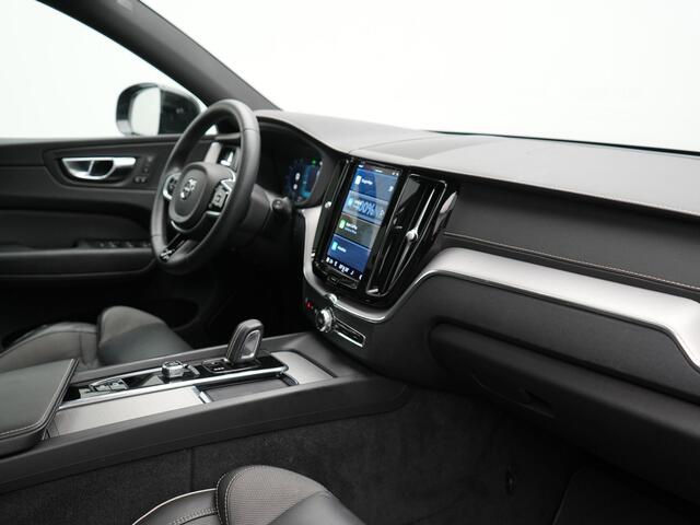 Volvo XC60 T8 AWD Plus Dark PHEV 456pk Dealer O.H | Panodak | 360 Camera | Adaptive Cruise | Head Up | Adaptieve Full LED Koplampen | Sportstoelen Memory & Verwarmd | Google Assistant | Apple Carplay | Keyless | Navigatie | Virtual | DAB | Plug In Hybrid |