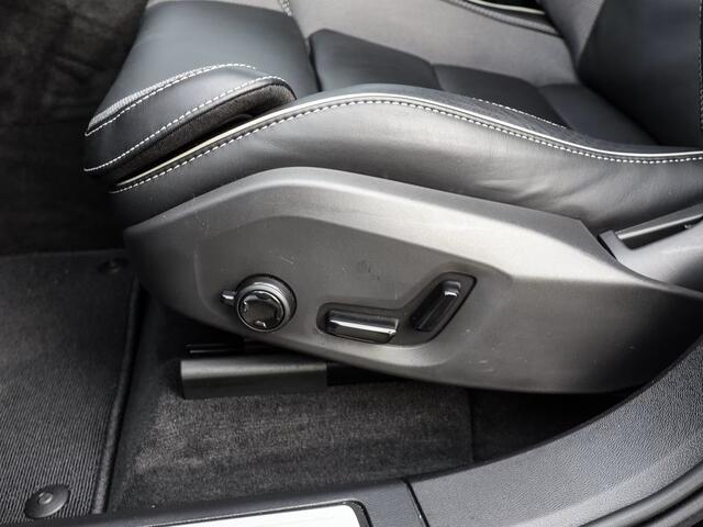 Volvo XC60 2.0 T8 Plug-in hybrid AWD Plus Bright (335kW/455PK) LUCHTV, PANO, TREKH, 21-inch LMV ** Ex VOLVO - 21k Onder NP ** ** INFORMEER OOK NAAR ONZE AANTREKKELIJKE FINANCIAL-LEASE TARIEVEN **