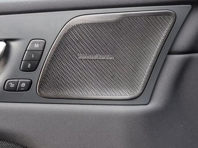 Volvo XC60 2.0 T8 Plug-in hybrid AWD Plus Bright (335kW/455PK) LUCHTV, PANO, TREKH, 21-inch LMV ** Ex VOLVO - 26k Onder NP ** ** INFORMEER OOK NAAR ONZE AANTREKKELIJKE FINANCIAL-LEASE TARIEVEN **