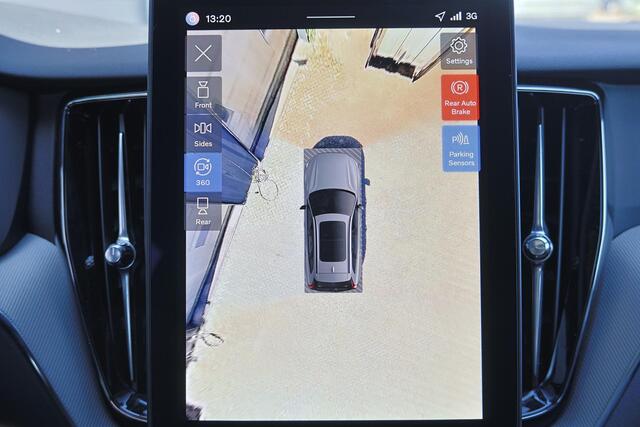 Volvo XC60 T6 Recharge AWD Plus Black Edition - Panorama/schuifdak - IntelliSafe Assist & Surround - 360º Camera - Harman/Kardon audio - Adaptieve LED koplampen - Verwarmde voorstoelen, stuur & achterbank - Parkeersensoren voor & achter - Elektr. bedienb. voorstoele