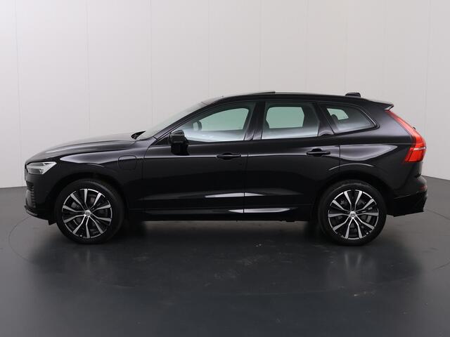 Volvo XC60 2.0 T6 Plug-in hybrid AWD Plus Dark | Panoramadak | Digitaal Dashboard | Contourstoelen | Stoelverwarming V + A | Camera | DAB | Apple CarPlay/Android Auto | Stuurverwarming | Adaptieve Cruise Control | Ele. kofferdeksel | Ele. verstelbare stoel + geheuge