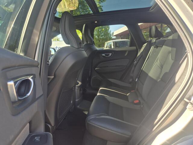 Volvo XC60 2.0 T6 Plug-in hybrid AWD Plus Dark Trekhaak/Panodak/20Inch etc.