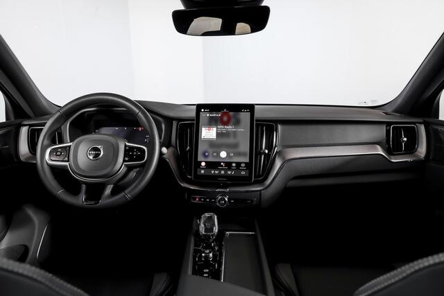 Volvo XC60 2.0 T8 Plug-in hybrid AWD Plus Black Edition - Facelift MY26 | S/K Panodak | Elek. Trekhaak | 360 Camera | Head-Up | Harmon/Kardon | Dig.Cockpit | Adapt.Cruise | Stoel-+Stuurverw. | NAV+App.Connect | Auto.Airco | LM 21" | 0120