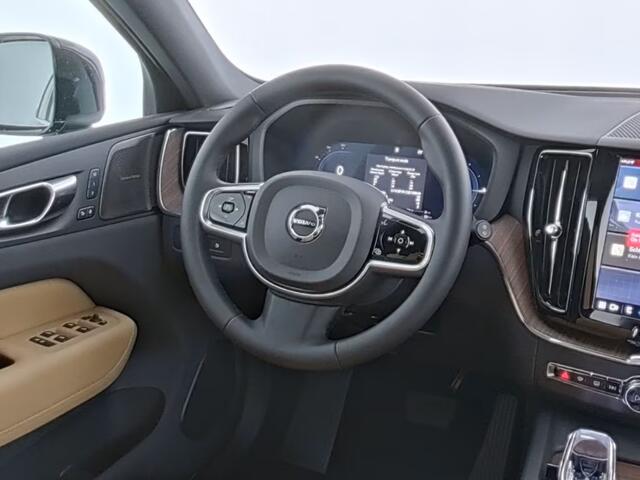 Volvo XC60 2.0 T8 Hybrid AWD Plus Bright (335kW/455PK) BEIGE LEDER, LUCHTV, PANO, TREKH, 21-inch LMV ** Slechts 9.090km. ** ** INFORMEER OOK NAAR ONZE AANTREKKELIJKE FINANCIAL-LEASE TARIEVEN **