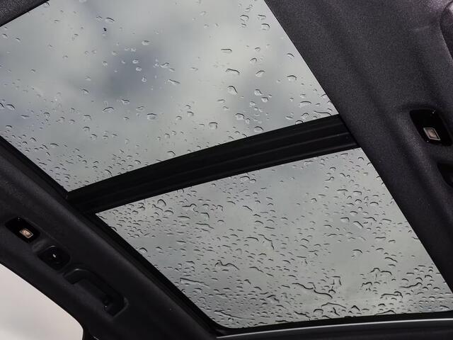 Volvo XC60 2.0 T8 Hybrid AWD Plus Bright (335kW/455PK) BEIGE LEDER, LUCHTV, PANO, TREKH, 21-inch LMV ** Slechts 9.090km. ** ** INFORMEER OOK NAAR ONZE AANTREKKELIJKE FINANCIAL-LEASE TARIEVEN **